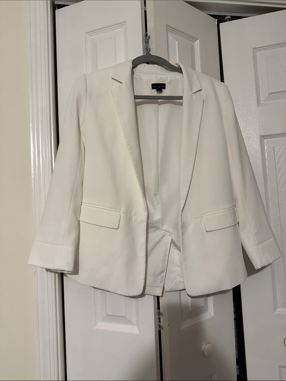 Ann Taylor Factory White Open-Front Blazer